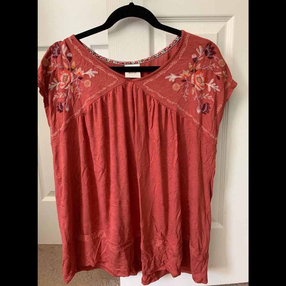 Floral Tshirt/blouse. NWT. Size XXL Knox Rose